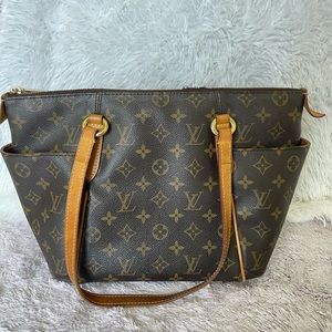 LOUIS VUITTON Monogram Totally PM